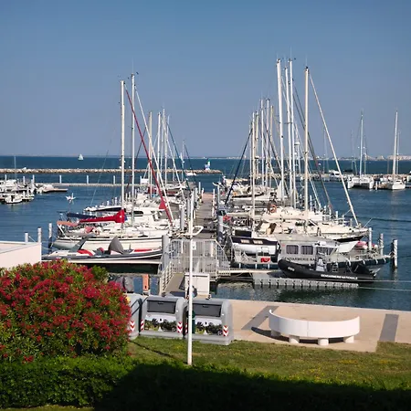 Appartamento Adoya Vue Et Port Parking Gratuit Wifi , Piscine, Tennis Le Grau-du-Roi